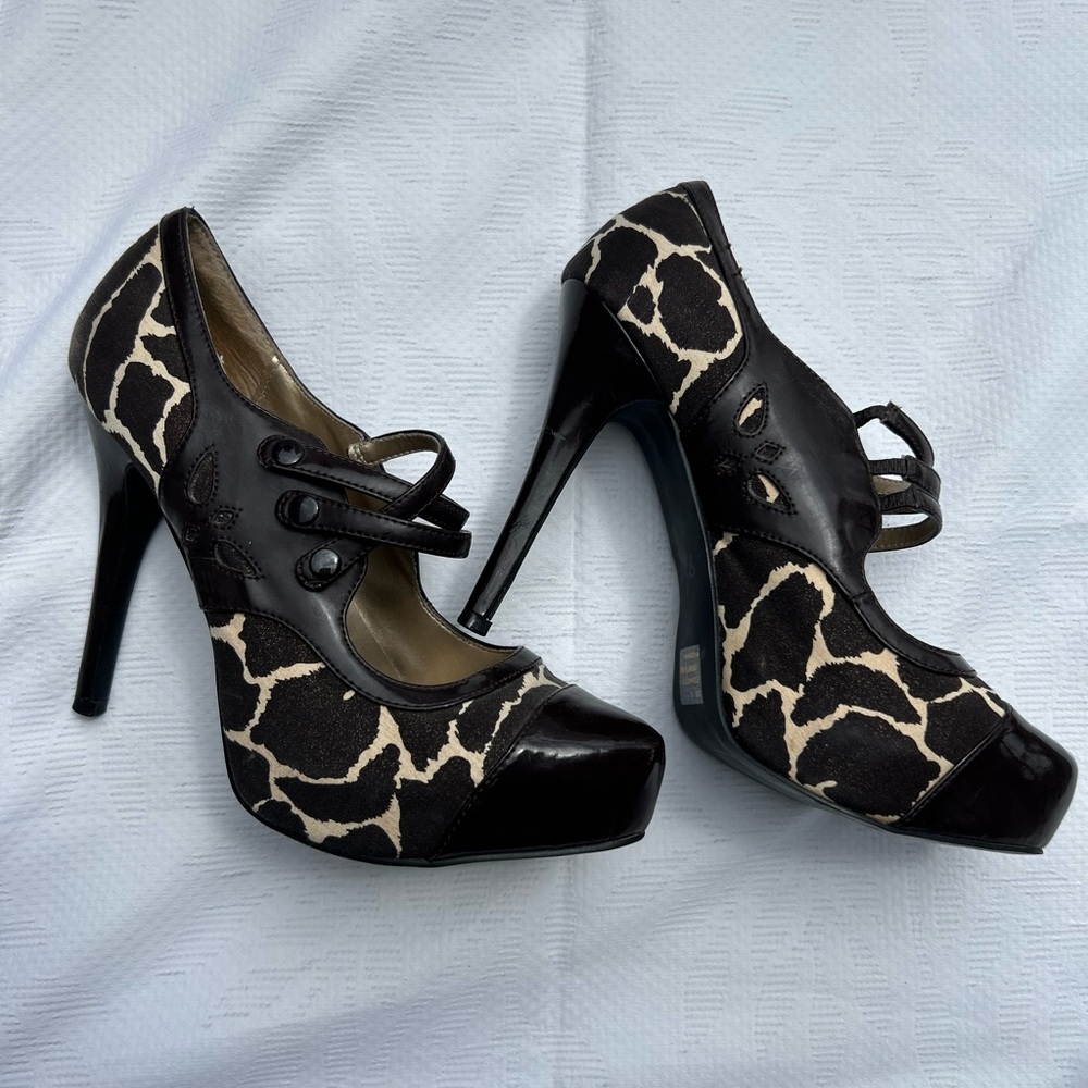 Qupid Black and Cream Platform Heels